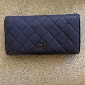 Chanel wallet. Blue.